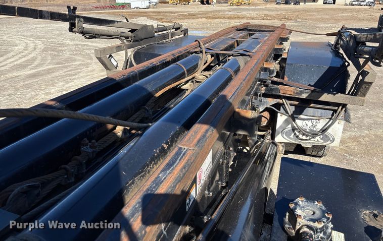 image for item FB3073 1999 Mack RD688S roll-off container truck