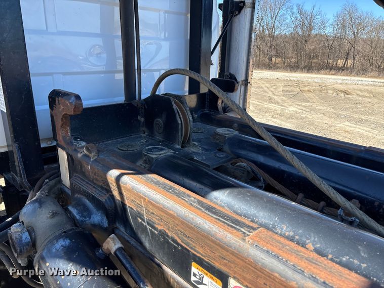 image for item FB3073 1999 Mack RD688S roll-off container truck