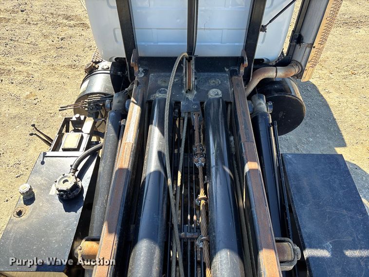 image for item FB3073 1999 Mack RD688S roll-off container truck