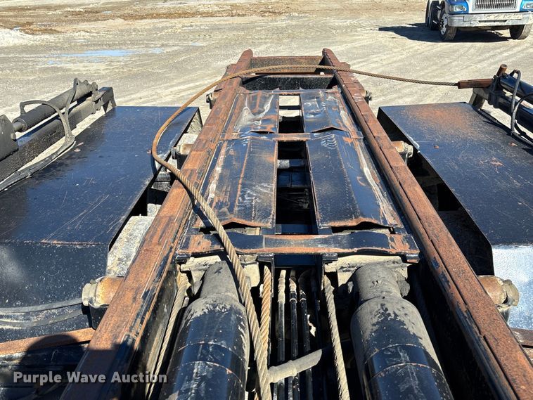 image for item FB3073 1999 Mack RD688S roll-off container truck