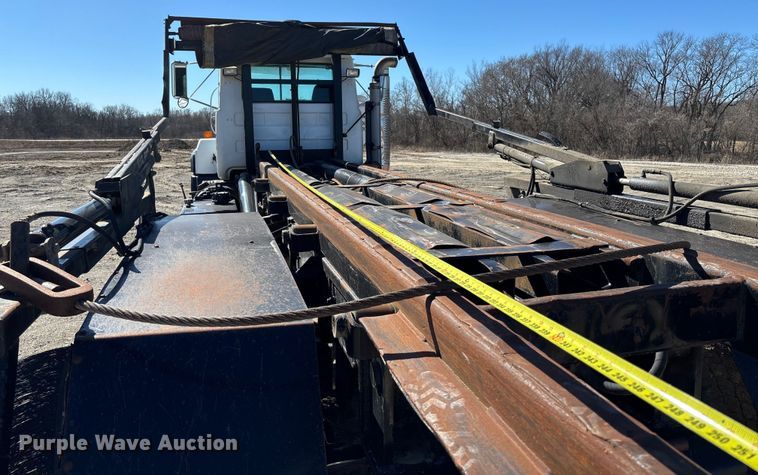 image for item FB3073 1999 Mack RD688S roll-off container truck