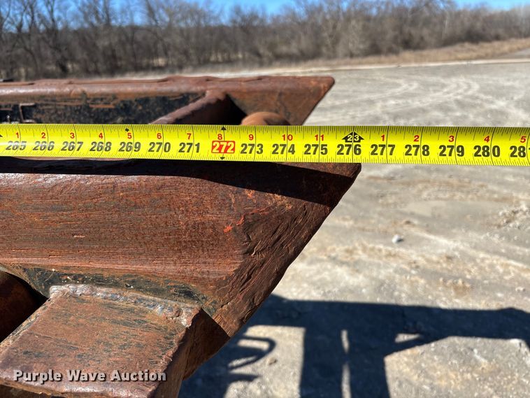 image for item FB3073 1999 Mack RD688S roll-off container truck