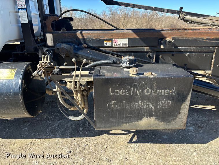 image for item FB3073 1999 Mack RD688S roll-off container truck