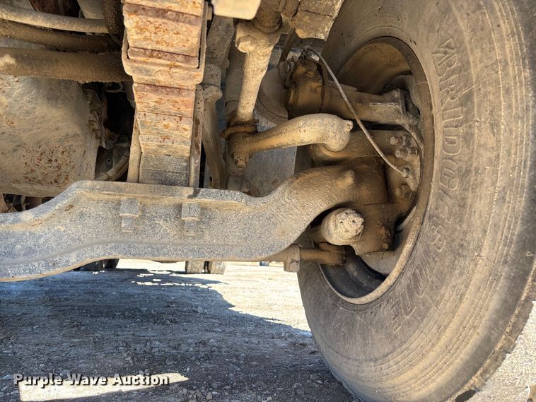 image for item FB3073 1999 Mack RD688S roll-off container truck