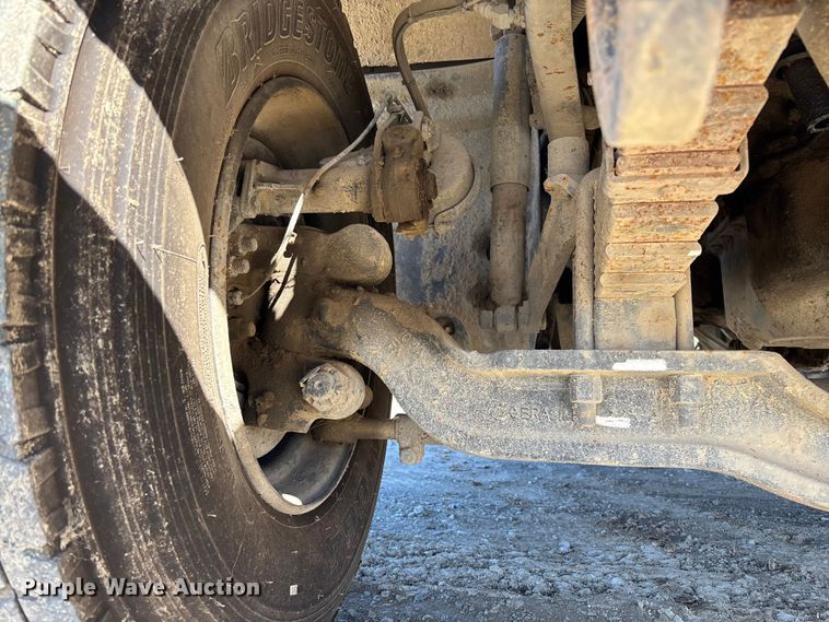 image for item FB3073 1999 Mack RD688S roll-off container truck