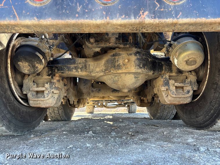 image for item FB3073 1999 Mack RD688S roll-off container truck