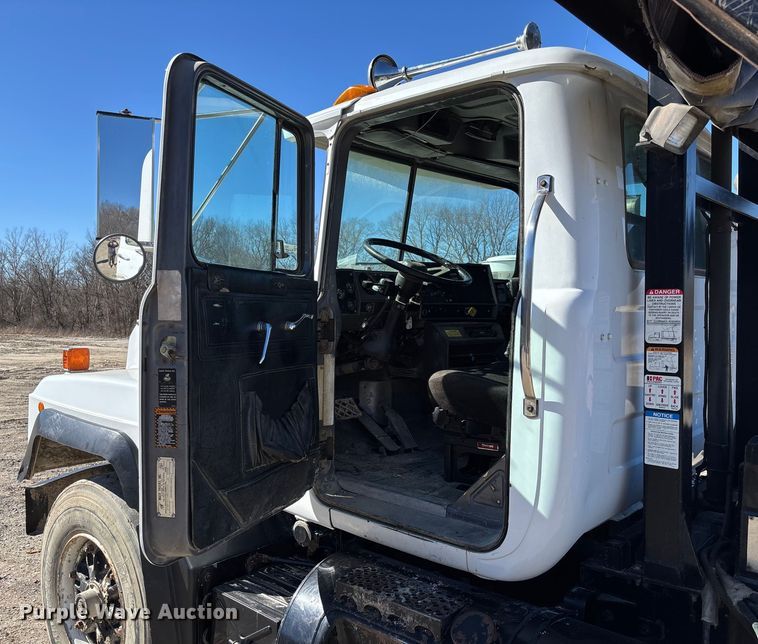 image for item FB3073 1999 Mack RD688S roll-off container truck