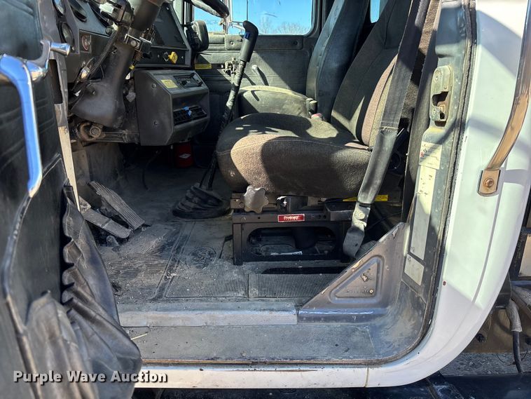 image for item FB3073 1999 Mack RD688S roll-off container truck