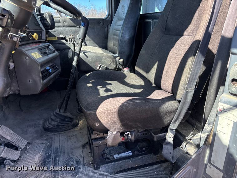 image for item FB3073 1999 Mack RD688S roll-off container truck