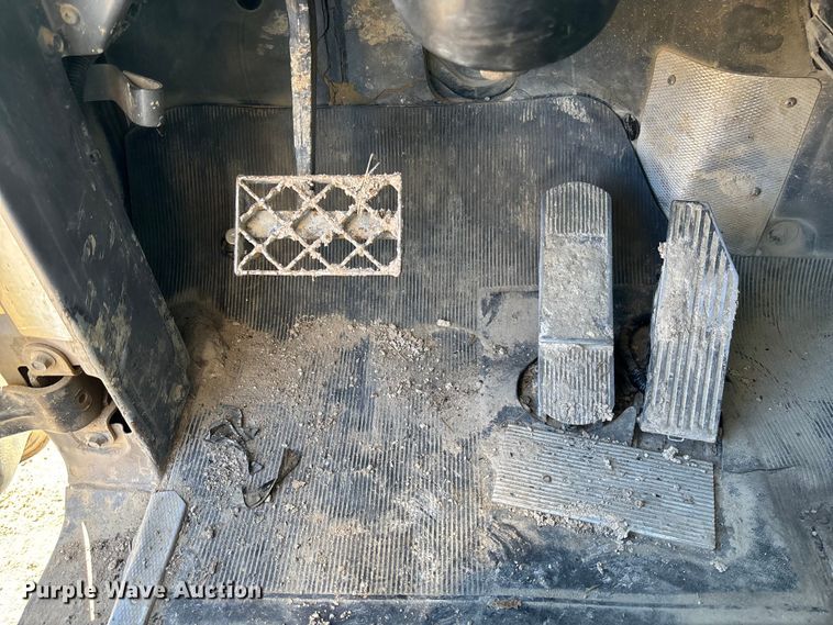 image for item FB3073 1999 Mack RD688S roll-off container truck