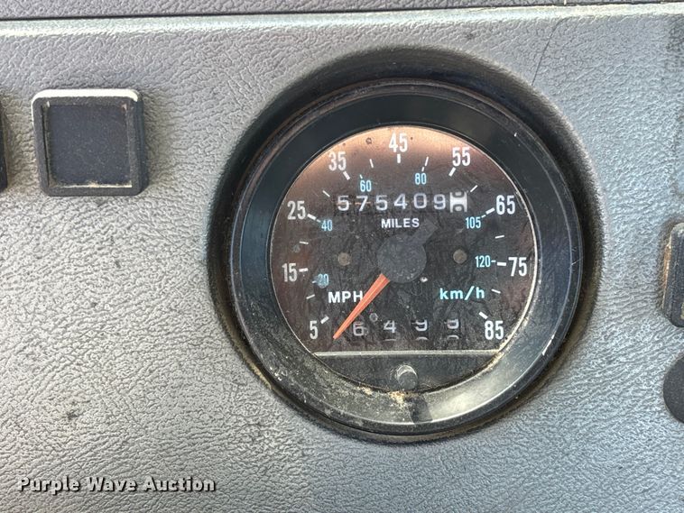 image for item FB3073 1999 Mack RD688S roll-off container truck