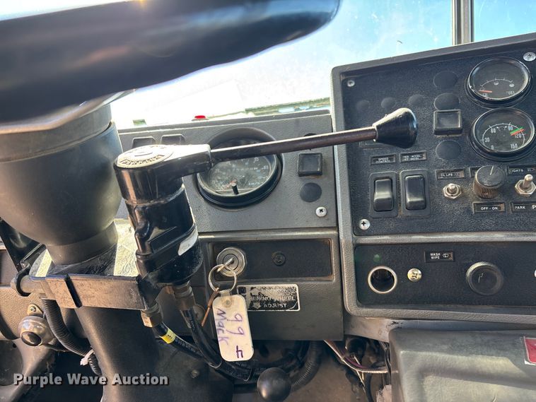 image for item FB3073 1999 Mack RD688S roll-off container truck