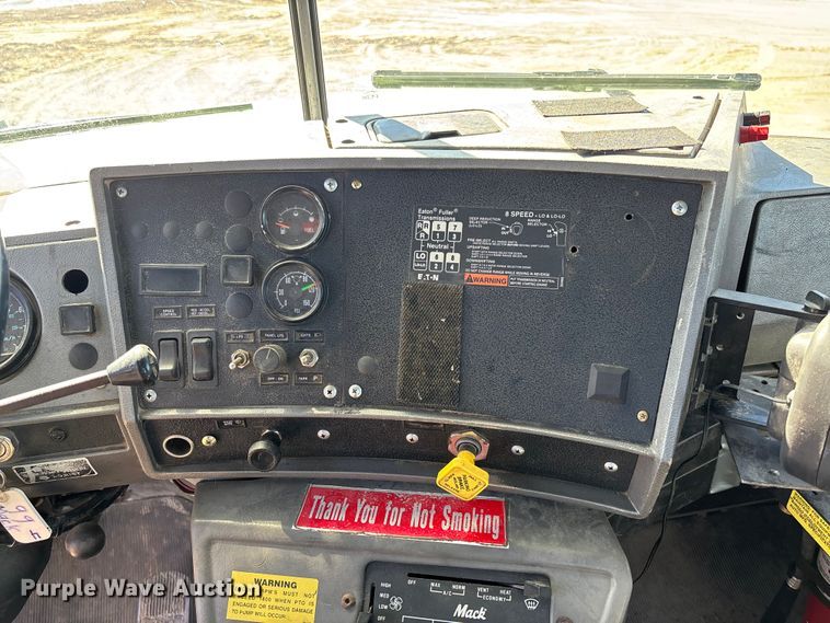 image for item FB3073 1999 Mack RD688S roll-off container truck