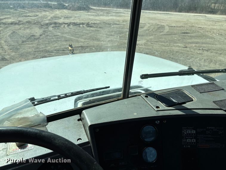 image for item FB3073 1999 Mack RD688S roll-off container truck