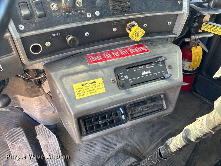 image for item FB3073 1999 Mack RD688S roll-off container truck