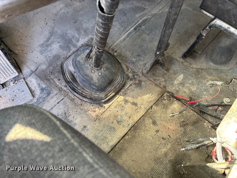 image for item FB3073 1999 Mack RD688S roll-off container truck