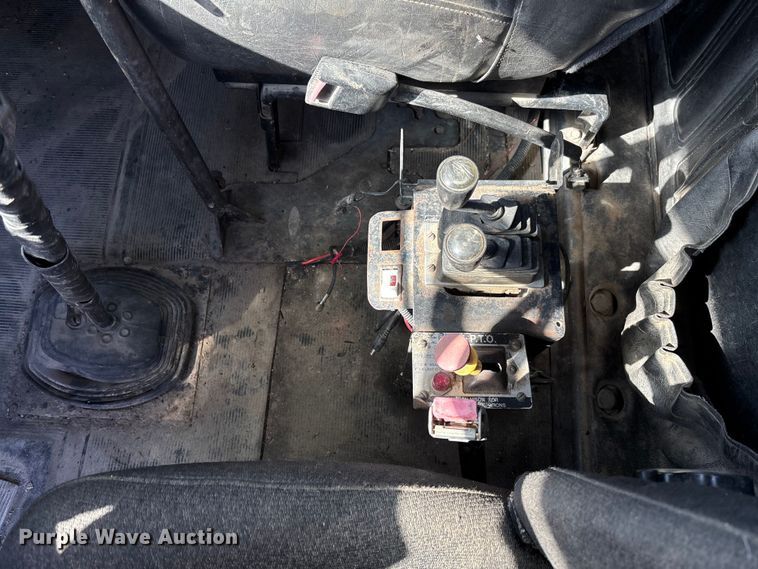 image for item FB3073 1999 Mack RD688S roll-off container truck