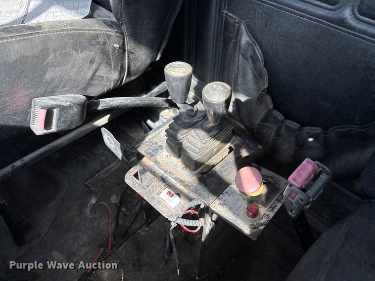 image for item FB3073 1999 Mack RD688S roll-off container truck