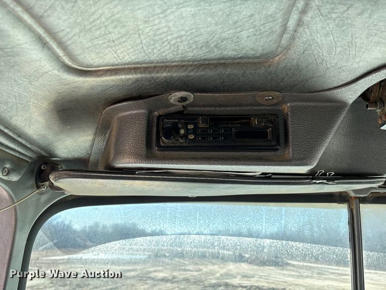 image for item FB3073 1999 Mack RD688S roll-off container truck