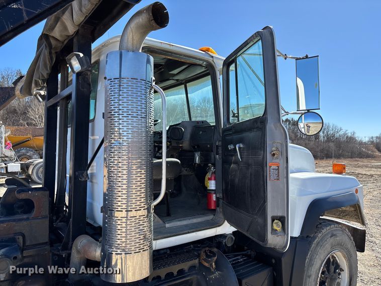 image for item FB3073 1999 Mack RD688S roll-off container truck