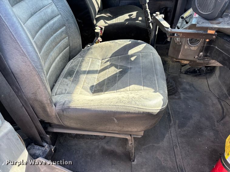 image for item FB3073 1999 Mack RD688S roll-off container truck