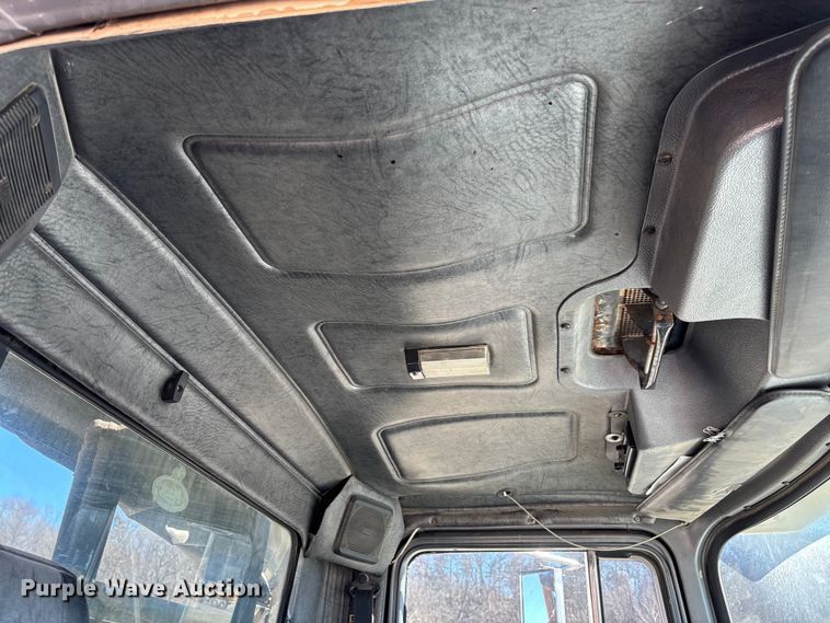 image for item FB3073 1999 Mack RD688S roll-off container truck