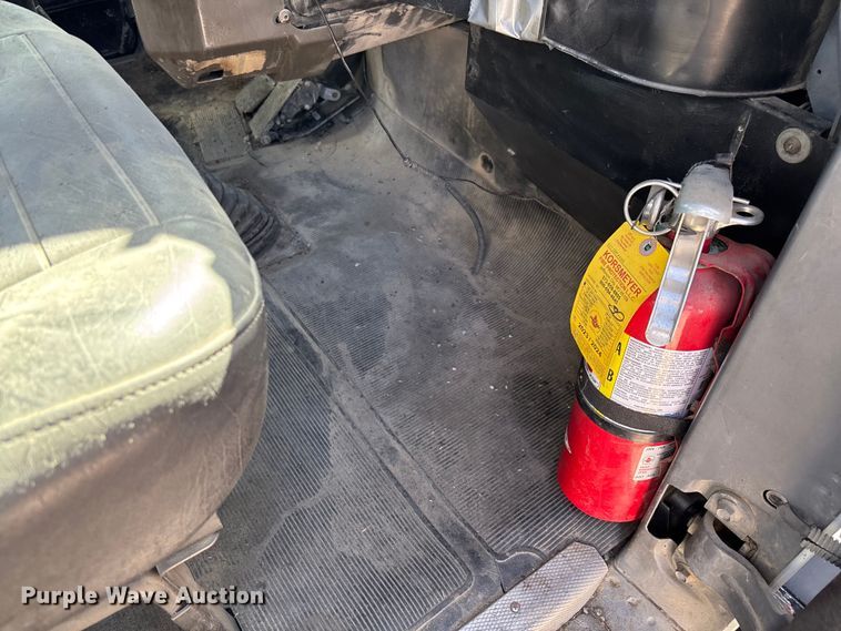 image for item FB3073 1999 Mack RD688S roll-off container truck