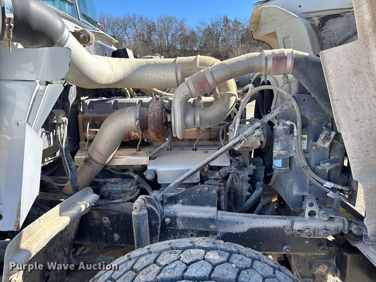 image for item FB3073 1999 Mack RD688S roll-off container truck