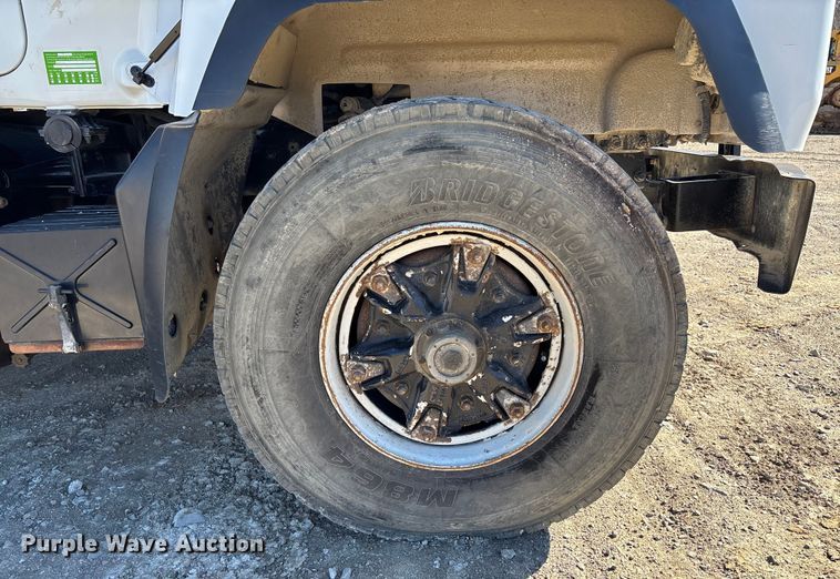 image for item FB3073 1999 Mack RD688S roll-off container truck