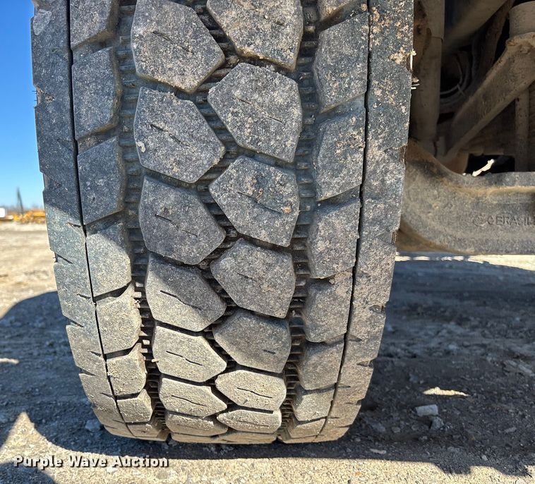 image for item FB3073 1999 Mack RD688S roll-off container truck