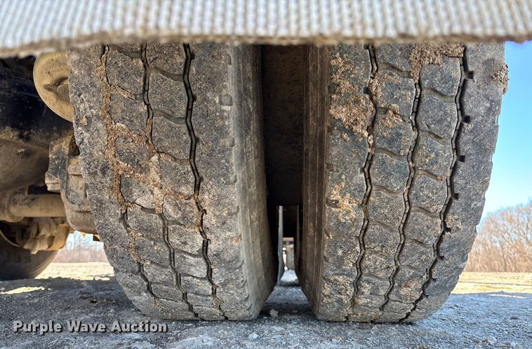 image for item FB3073 1999 Mack RD688S roll-off container truck