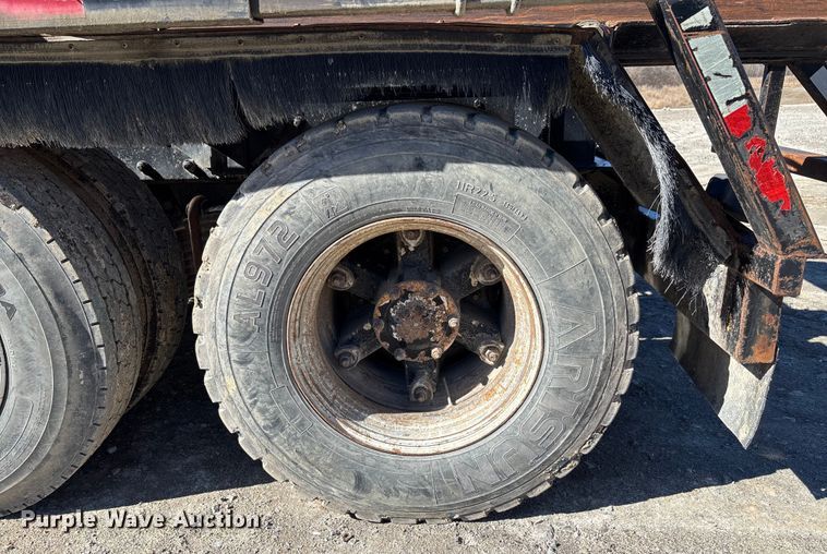 image for item FB3073 1999 Mack RD688S roll-off container truck