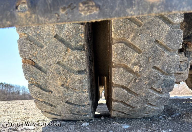 image for item FB3073 1999 Mack RD688S roll-off container truck