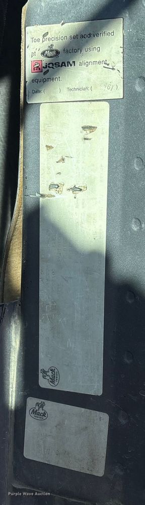 image for item FB3073 1999 Mack RD688S roll-off container truck