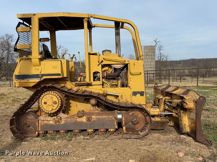 image for item FB3128 1992 Caterpillar D4H dozer