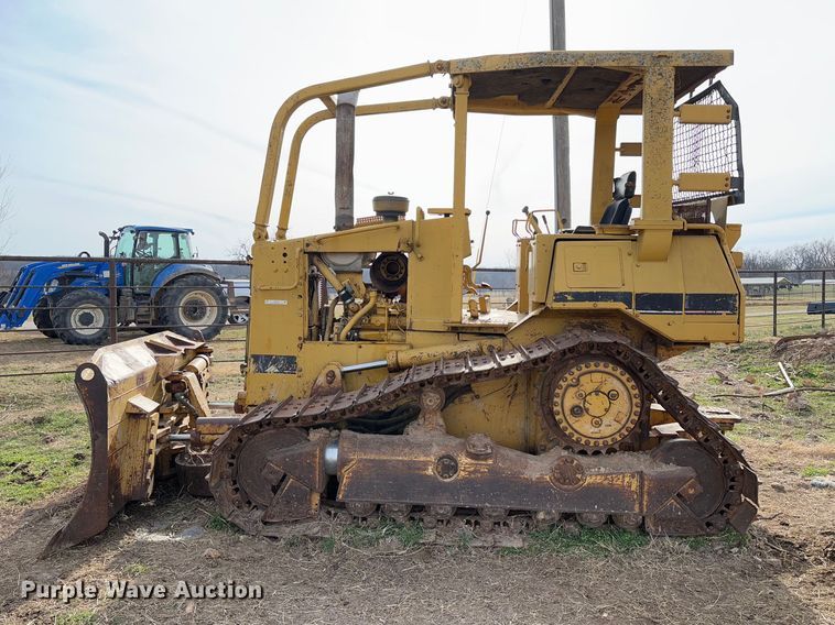 image for item FB3128 1992 Caterpillar D4H dozer