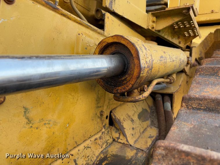 image for item FB3128 1992 Caterpillar D4H dozer