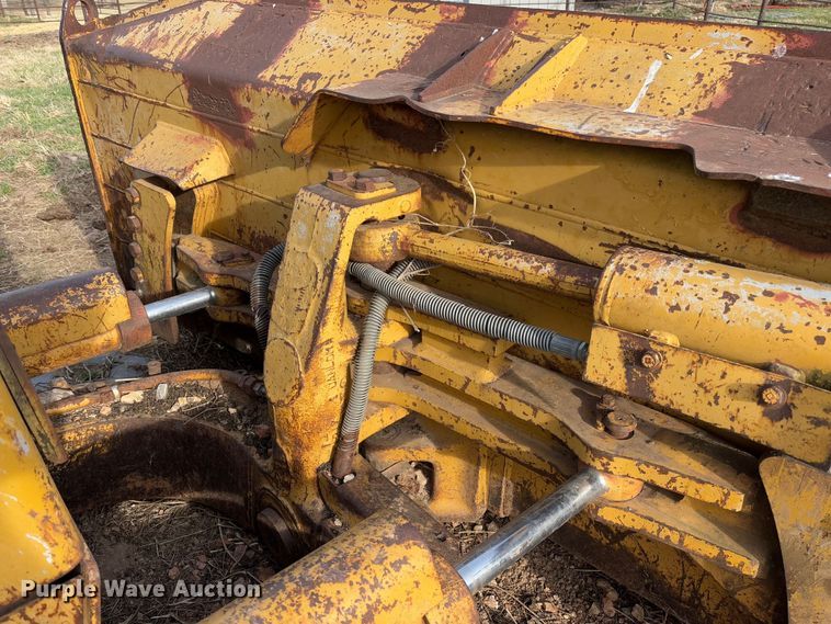 image for item FB3128 1992 Caterpillar D4H dozer