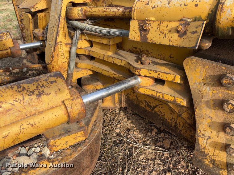 image for item FB3128 1992 Caterpillar D4H dozer