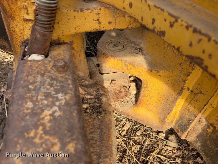 image for item FB3128 1992 Caterpillar D4H dozer