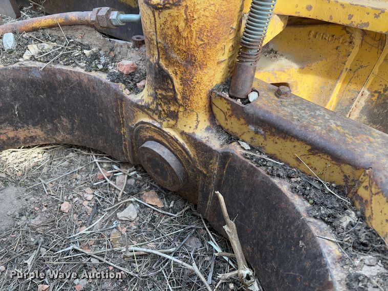 image for item FB3128 1992 Caterpillar D4H dozer