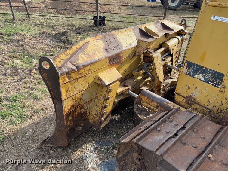 image for item FB3128 1992 Caterpillar D4H dozer