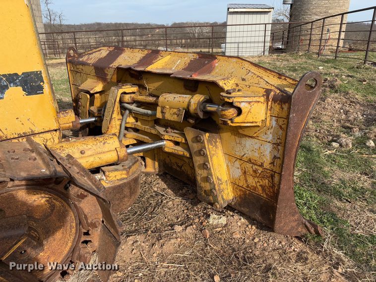 image for item FB3128 1992 Caterpillar D4H dozer