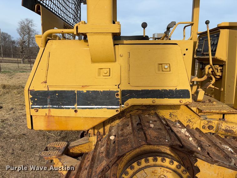image for item FB3128 1992 Caterpillar D4H dozer