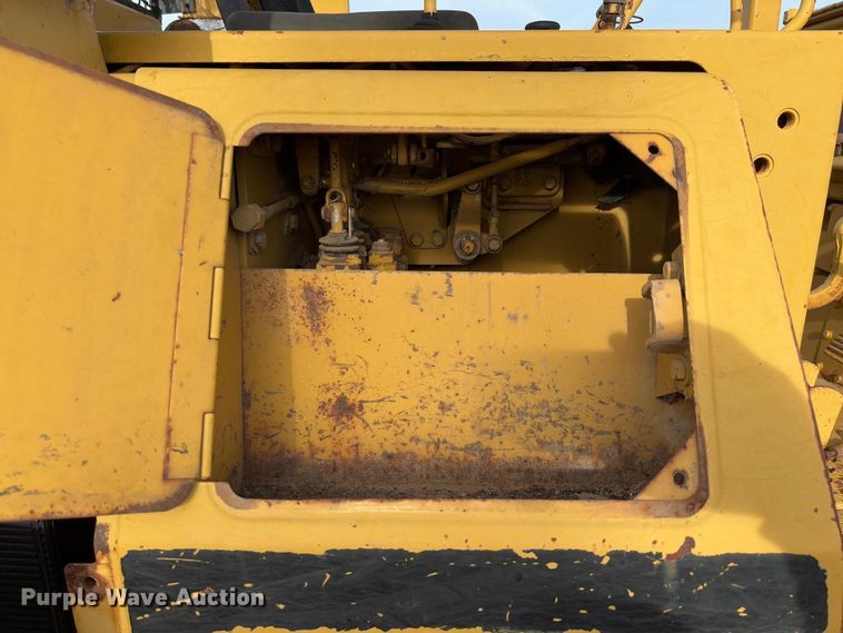 image for item FB3128 1992 Caterpillar D4H dozer