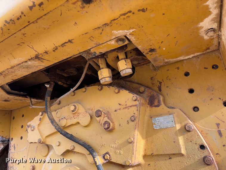 image for item FB3128 1992 Caterpillar D4H dozer