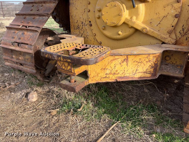 image for item FB3128 1992 Caterpillar D4H dozer