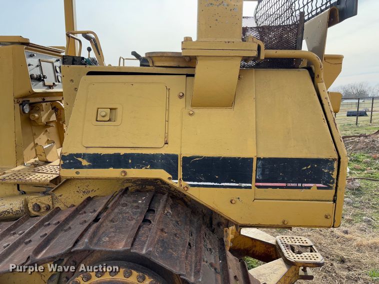 image for item FB3128 1992 Caterpillar D4H dozer