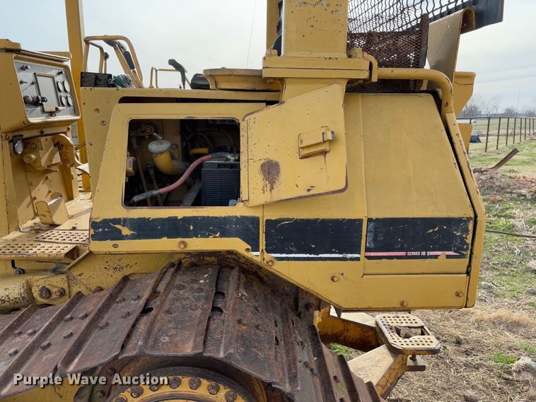 image for item FB3128 1992 Caterpillar D4H dozer
