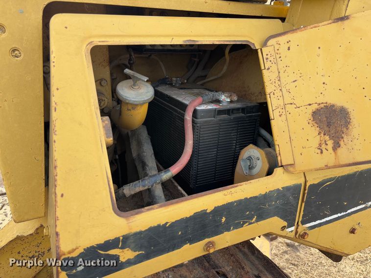 image for item FB3128 1992 Caterpillar D4H dozer